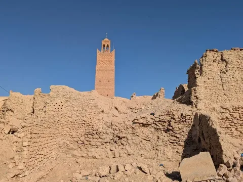 En direction du sud, premières villes oasis