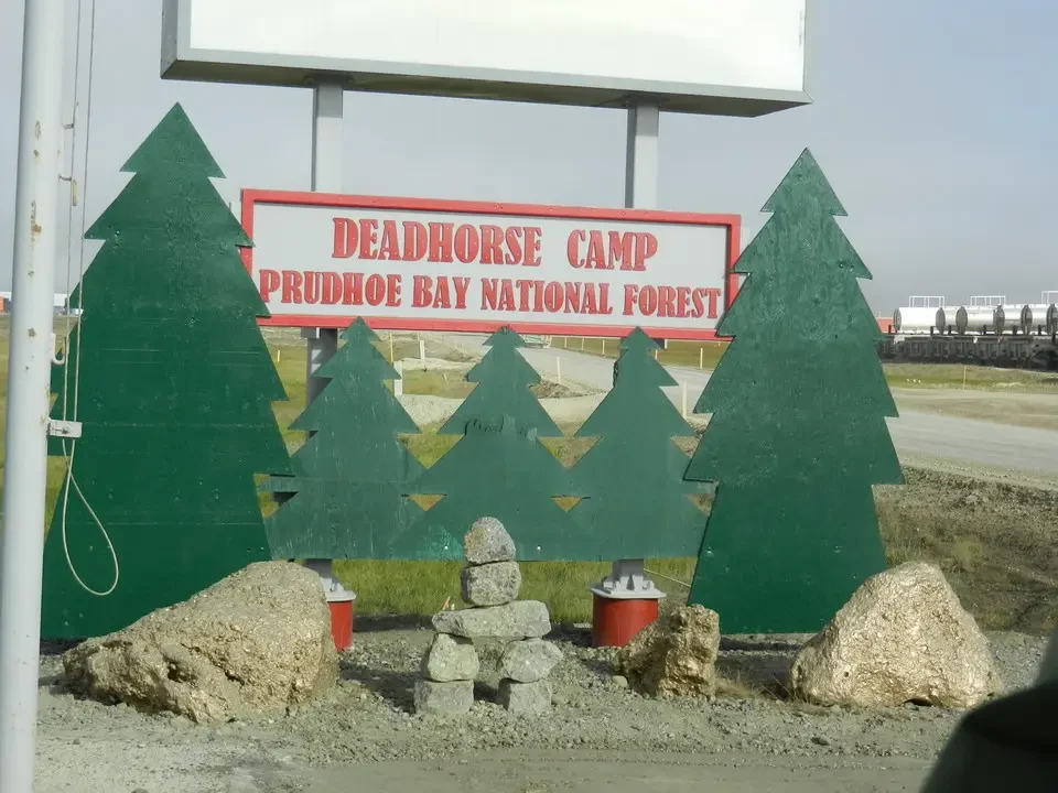 A sign points to the Deadhorse National Forest camp.