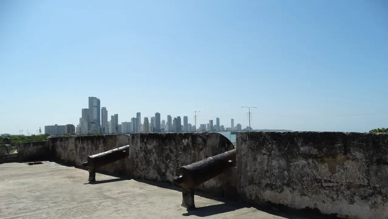 Mura perimetrali di Cartagena visibili da un punto panoramico.