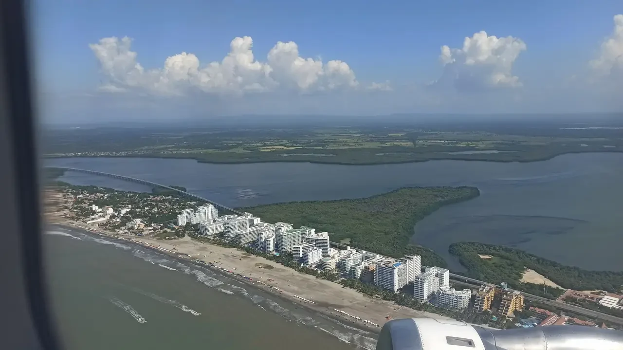 Vista aerea di Cartagena e la foce del fiume.