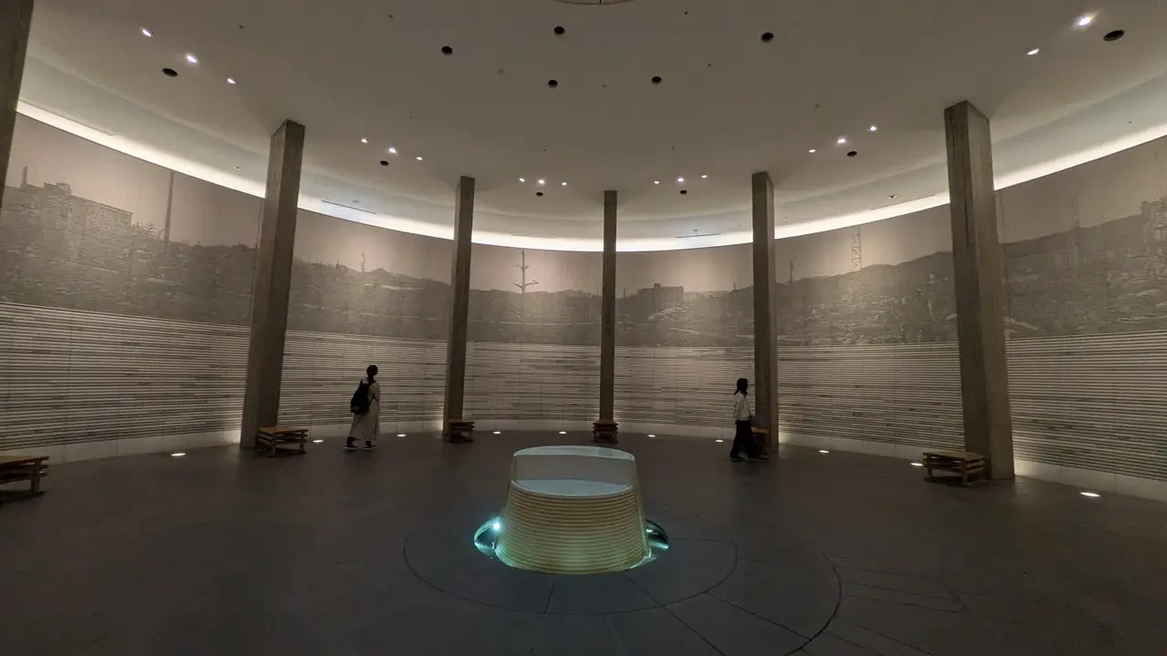 Vista interna del Parco della Memoria di Hiroshima in Giappone.