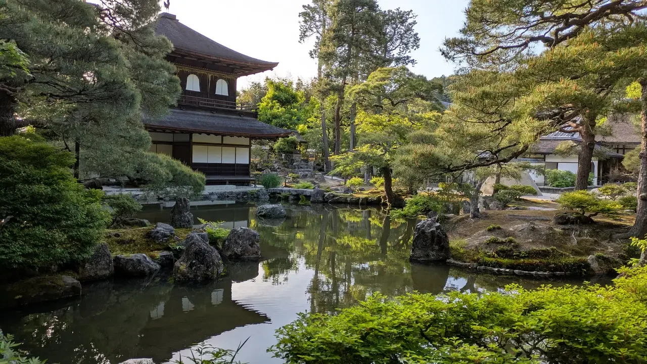 Il padiglione d'argento di Ginkaku-ji nel Giappone.