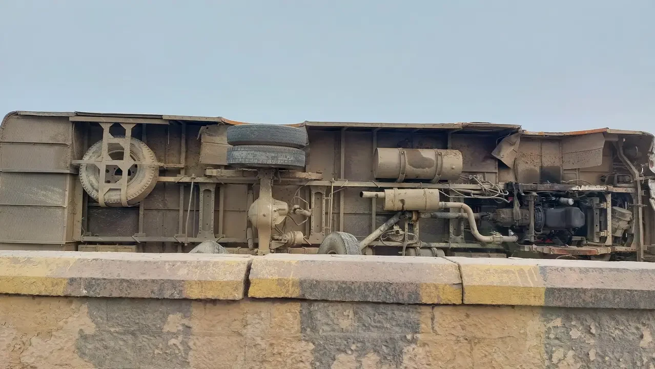 Vista ravvicinata di un vecchio vagone ferroviario in India.
