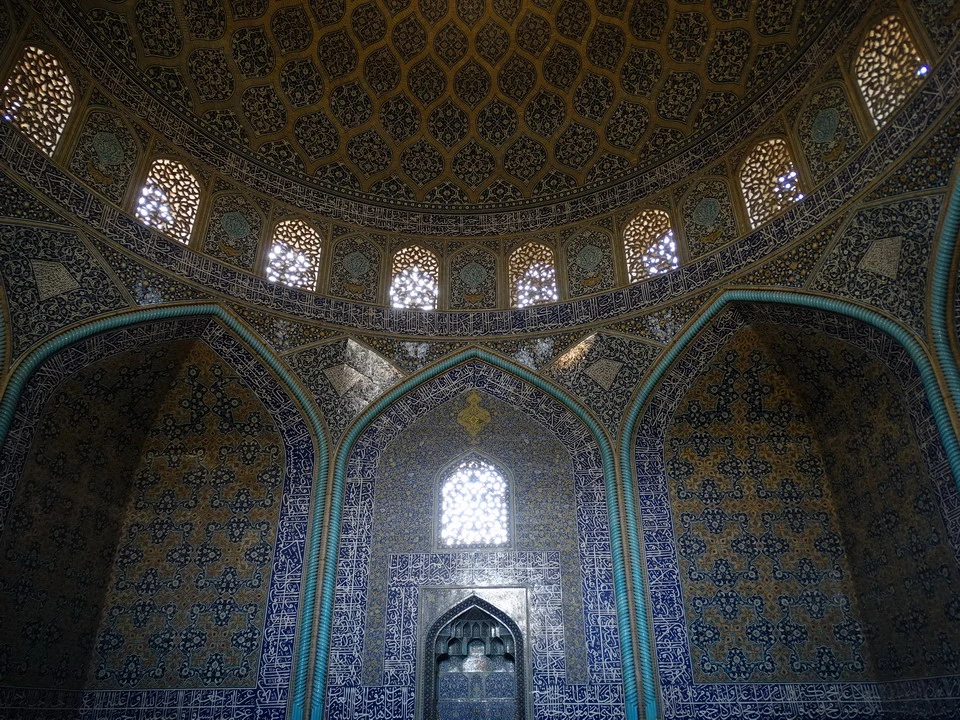 Interno della moschea di Lotfollah a Isfahan, Iran.