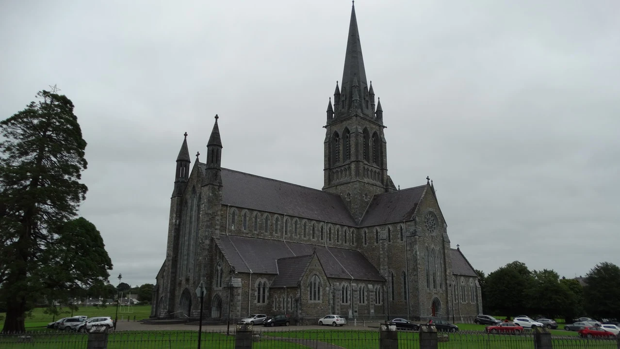 Vista esterna della cattedrale di St Mary a Killarney in Irlanda.