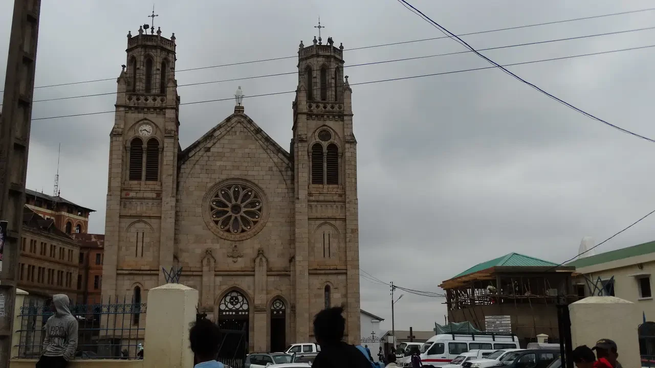 Facciata della Cattedrale di Tana-Andohalo a Madagascar.