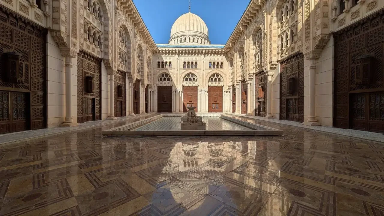 Vista della moschea di Constantine Abdelkader a Algeri.