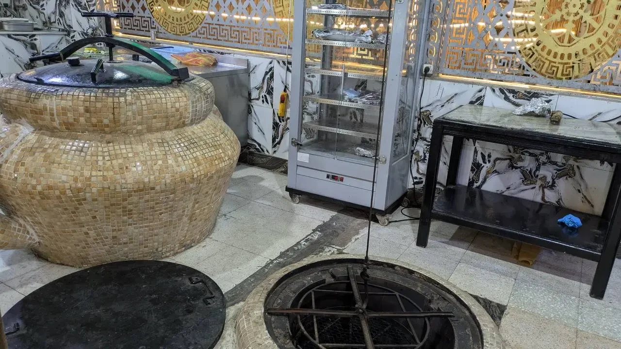 Cucina a pavimento in argilla nell'Algeria.