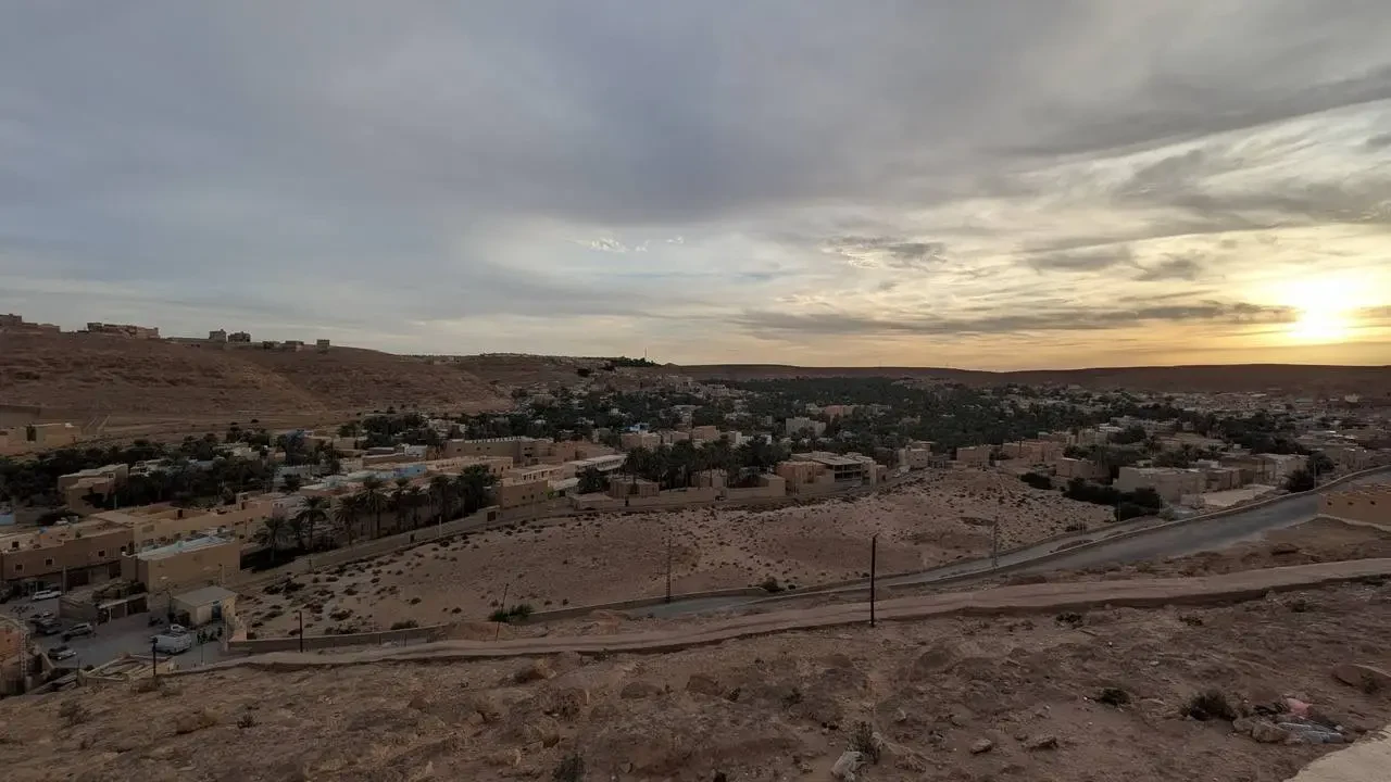 Paesaggio del tramonto su un paesaggio rurale in Algeria.