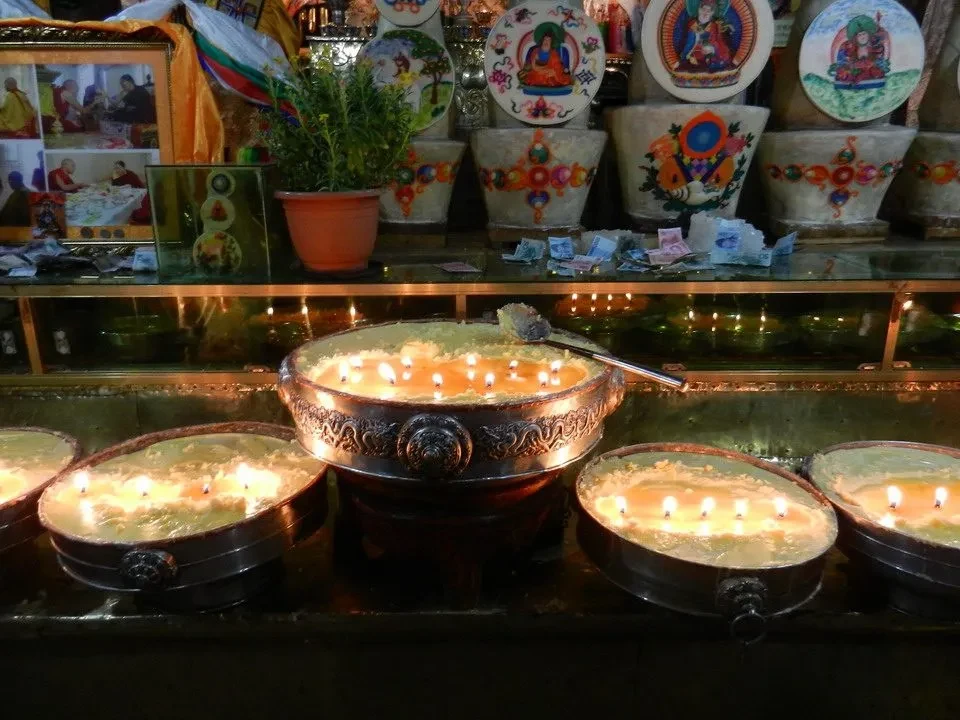 Monastero di Palkhor Choide in Nepal e Tibet con oggetti religiosi.