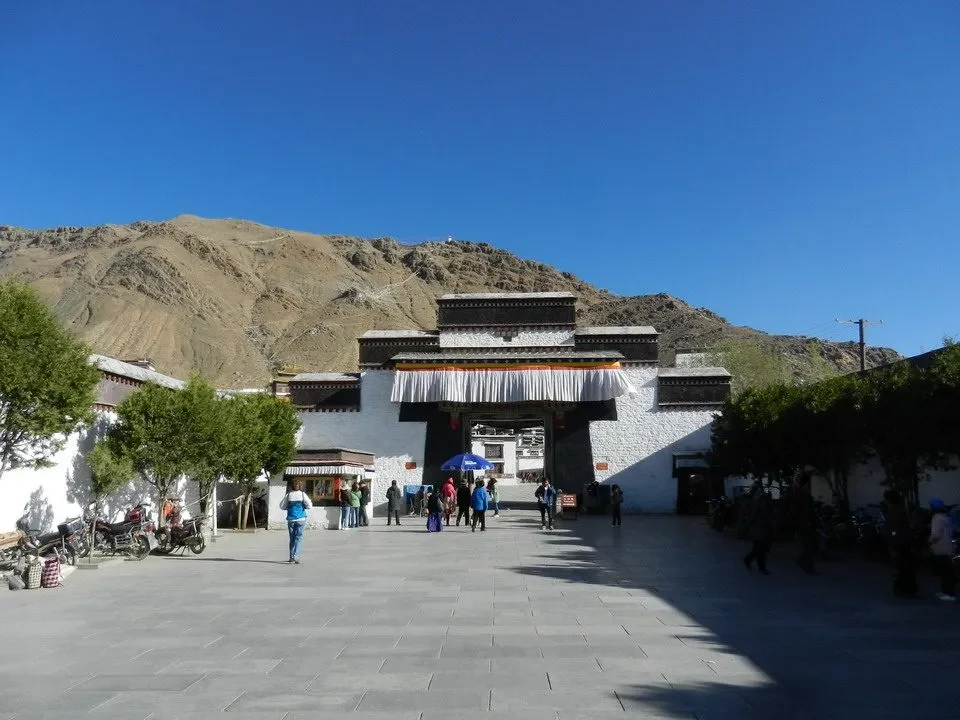 Vista esterna del monastero di Tashilungpo a Shigatse in Nepal e Tibet.