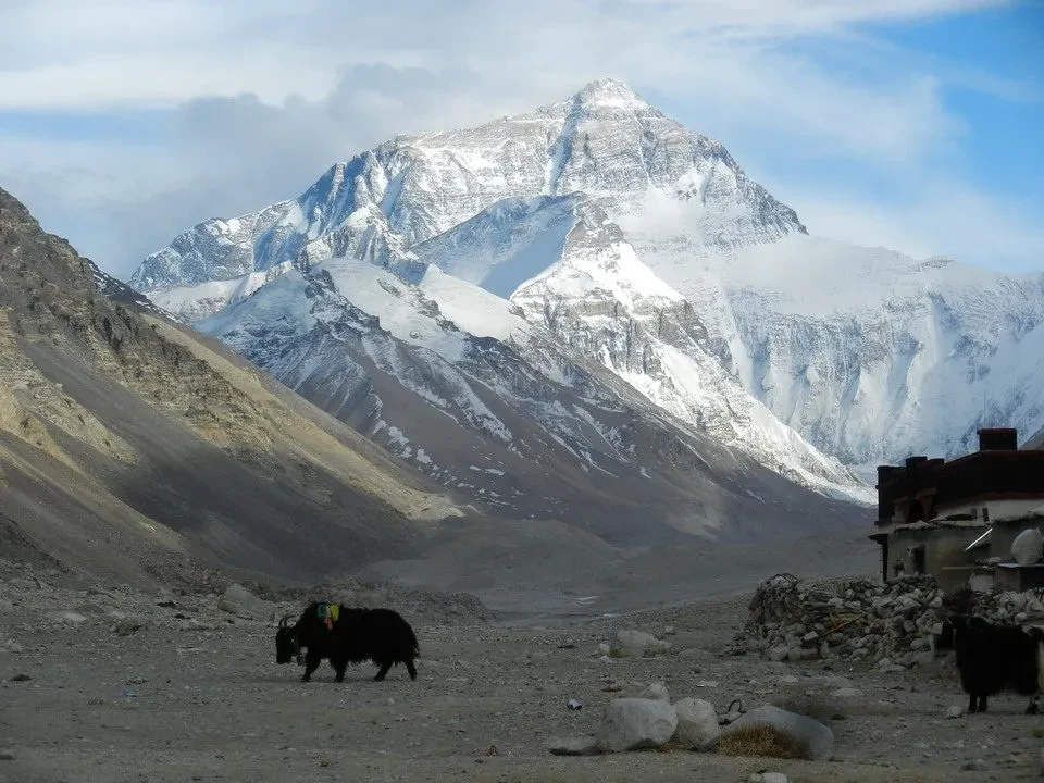 Tramonto sulle montagne dell'Everest in Nepal e Tibet.