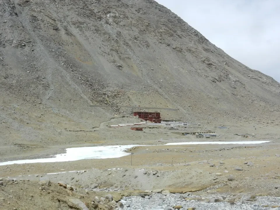 Monastero di Dirapuk con vista sul Kailash e sulla regione del Tibet.