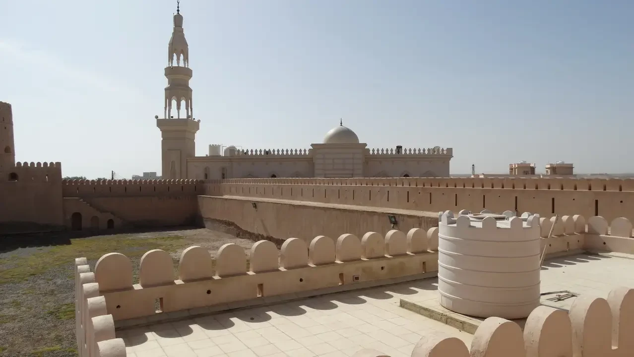Castello di Ras al Hadd in Oman con mura antiche.