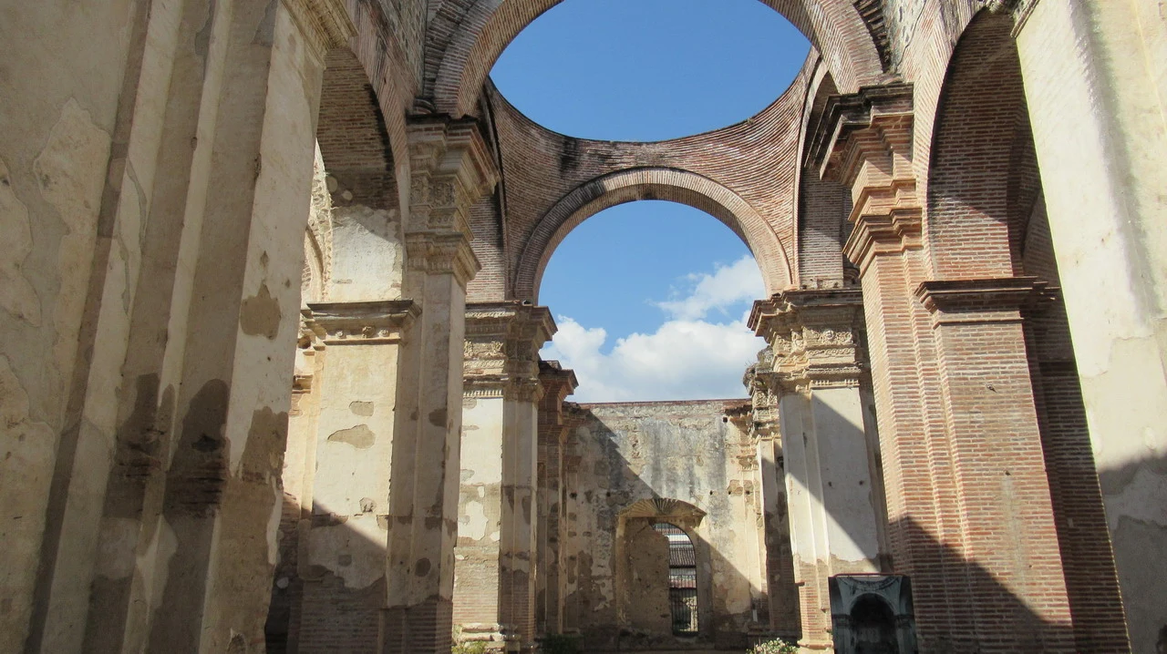 Interni della cattedrale di San José ad Antigua.
