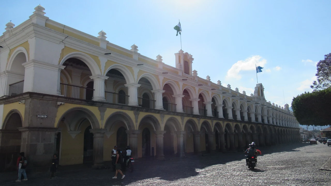 Vista della facciata del Palazzo Reale di Antigua, Guatemala.