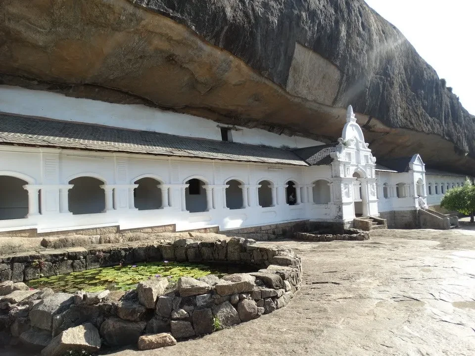 Vista esterna del tempio reale di Dambulla in Sri Lanka.
