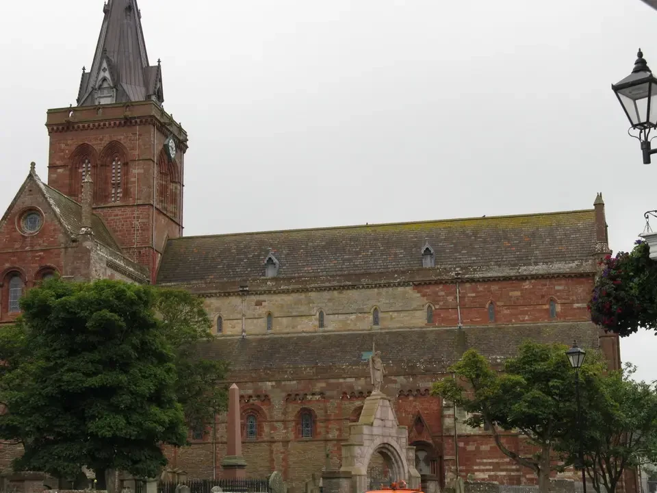 Veduta della Cattedrale di Orcadi a Kirkwall in Scozia.