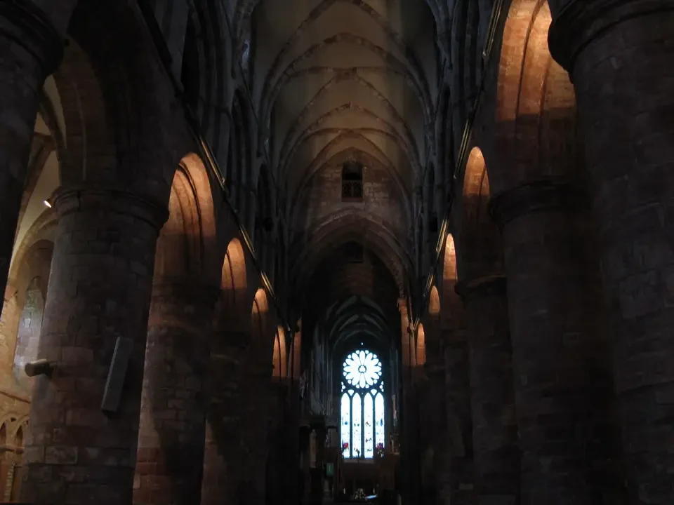 Interno della cattedrale di Orcadi a Kirkwall in Scozia.