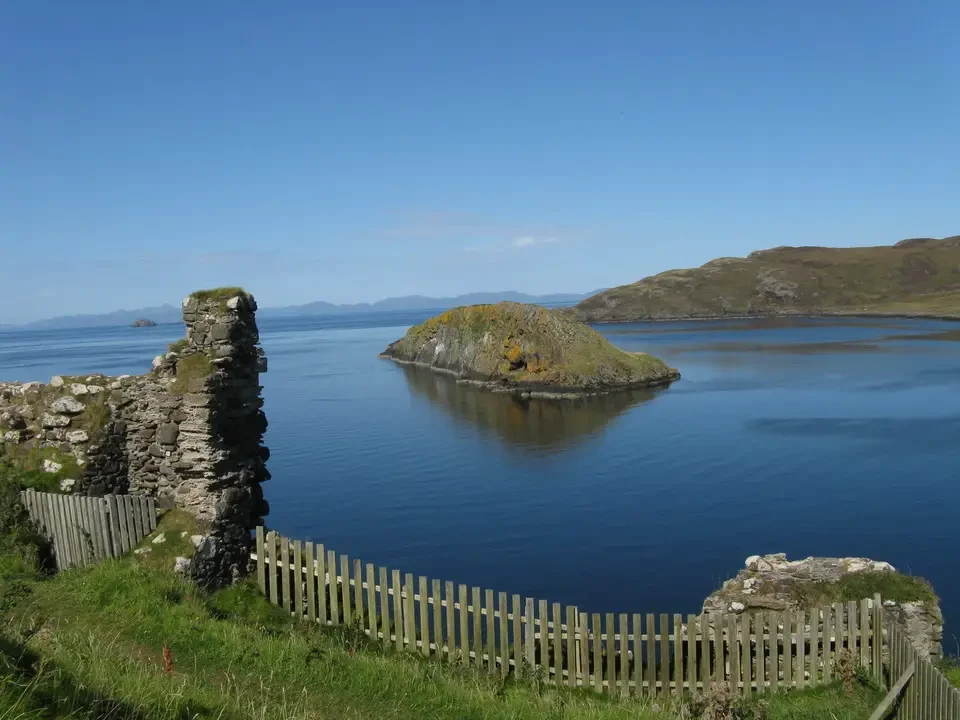 Castello di Duntlum Castle sull'Isola di Skye.
