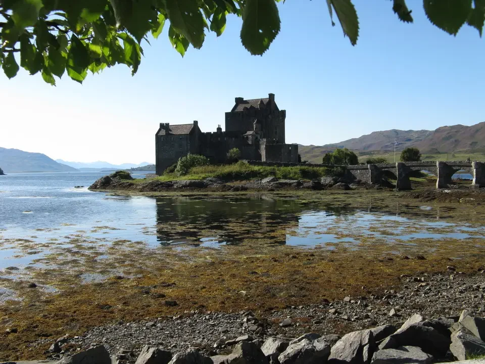 Castello di Eilean Donan sull'isola in Scozia.
