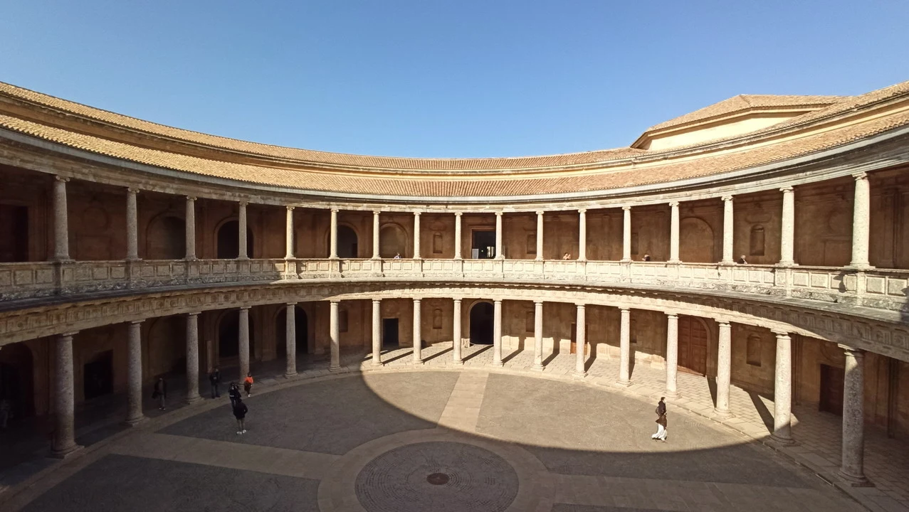 Vista panoramica del Palazzo Carlo V in Andalusia.