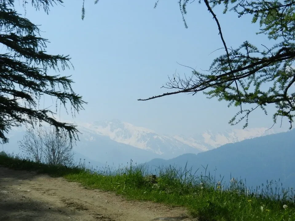 Panorama durante il viaggio Sentiero Arturo Genre.
