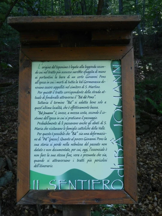 Segnaletica del sentiero Arturo con testo in italiano e illustrazioni.