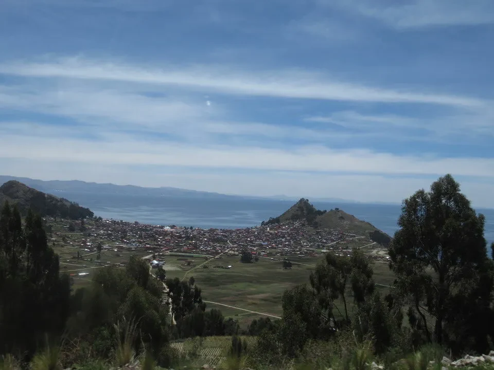 Paesaggio panoramico lungo la costa tra Perù e Bolivia.