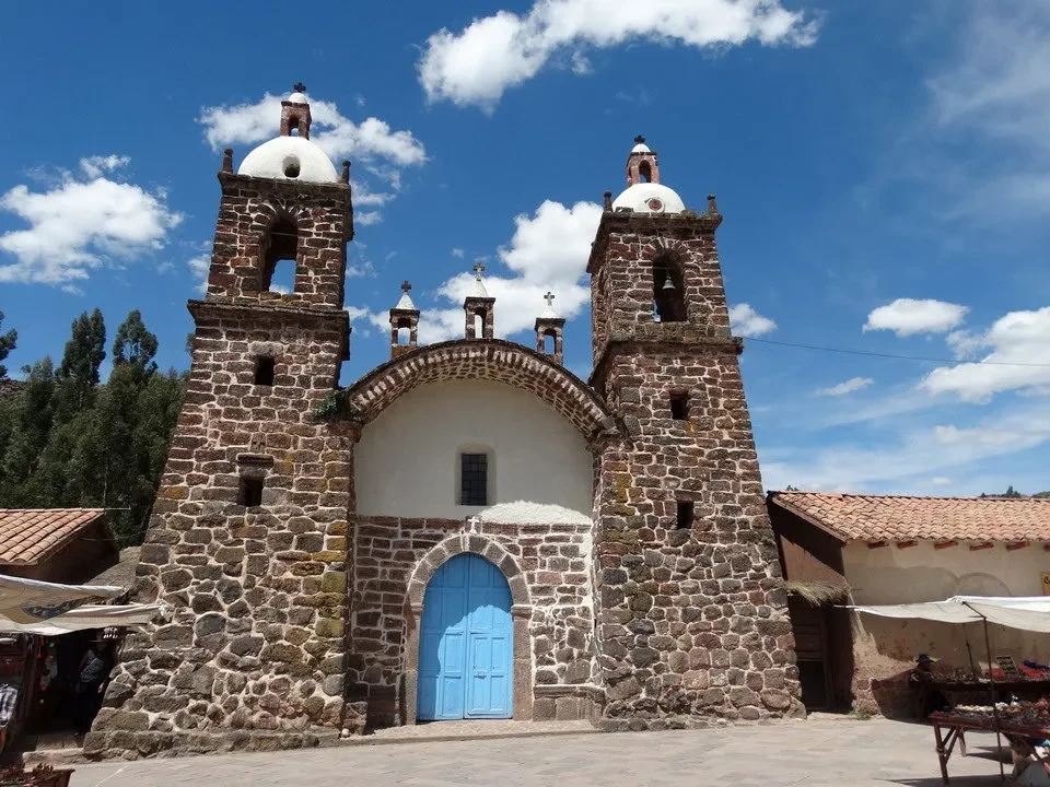 Vista esterna del tempio di Raqchi-Viracocha in Perù e Bolivia.