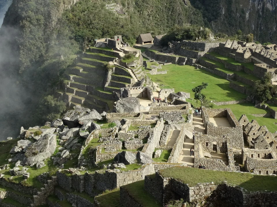 Le rovine di Machu Picchu sono avvolte nella nebbia della giungla. Le rovine di Machu Picchu sono avvolte nella nebbia della giungla.