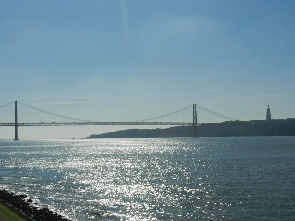 Ponte Dom Luís I attraversa il fiume tra Lisbona e Belem in Portogallo.