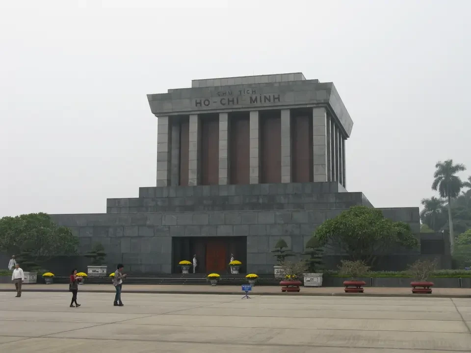 La tomba di Ho Chi Minh in Vietnam è visibile in questa fotografia.