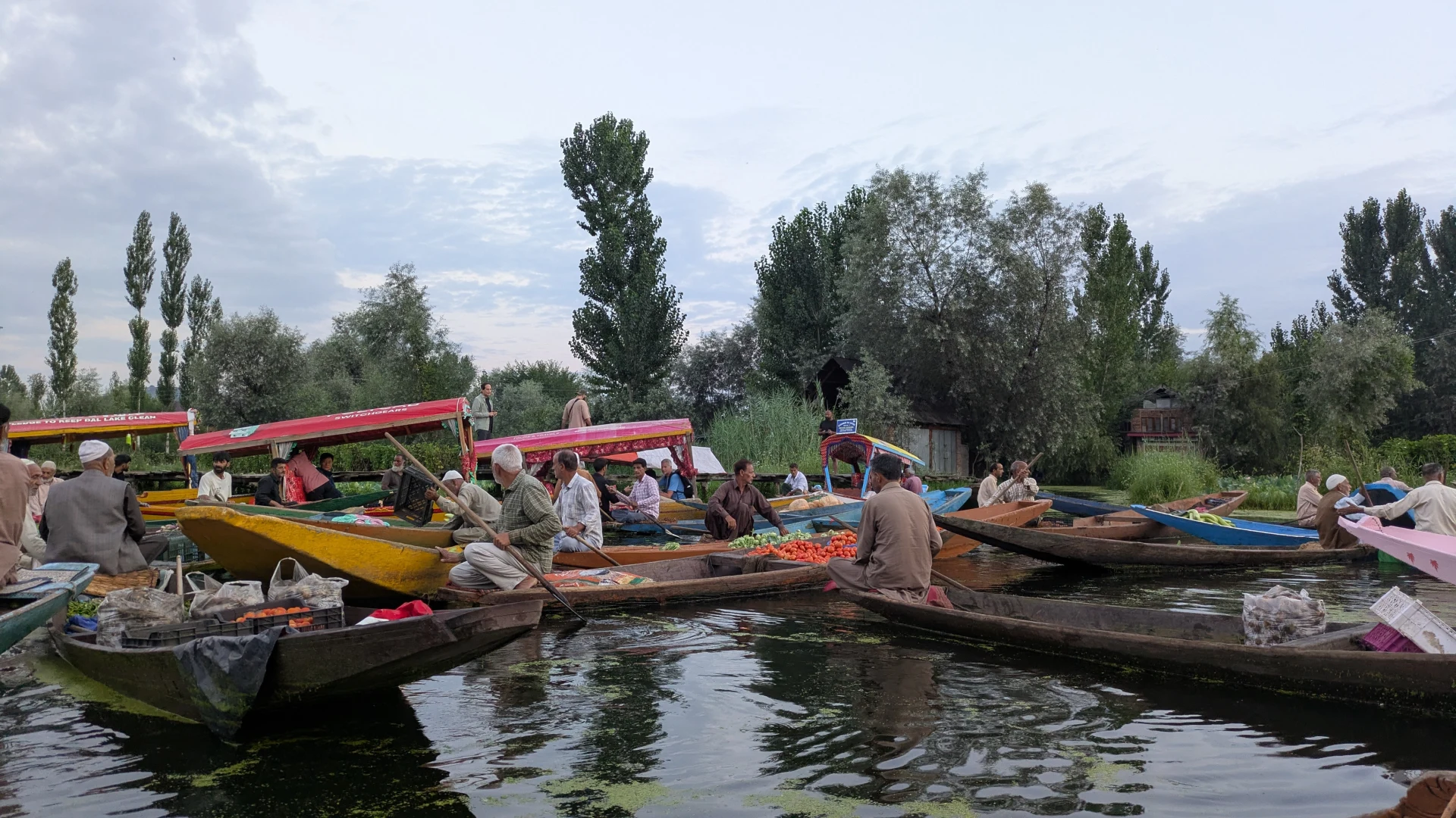 0289.26.08.03.Srinagar - Floating market