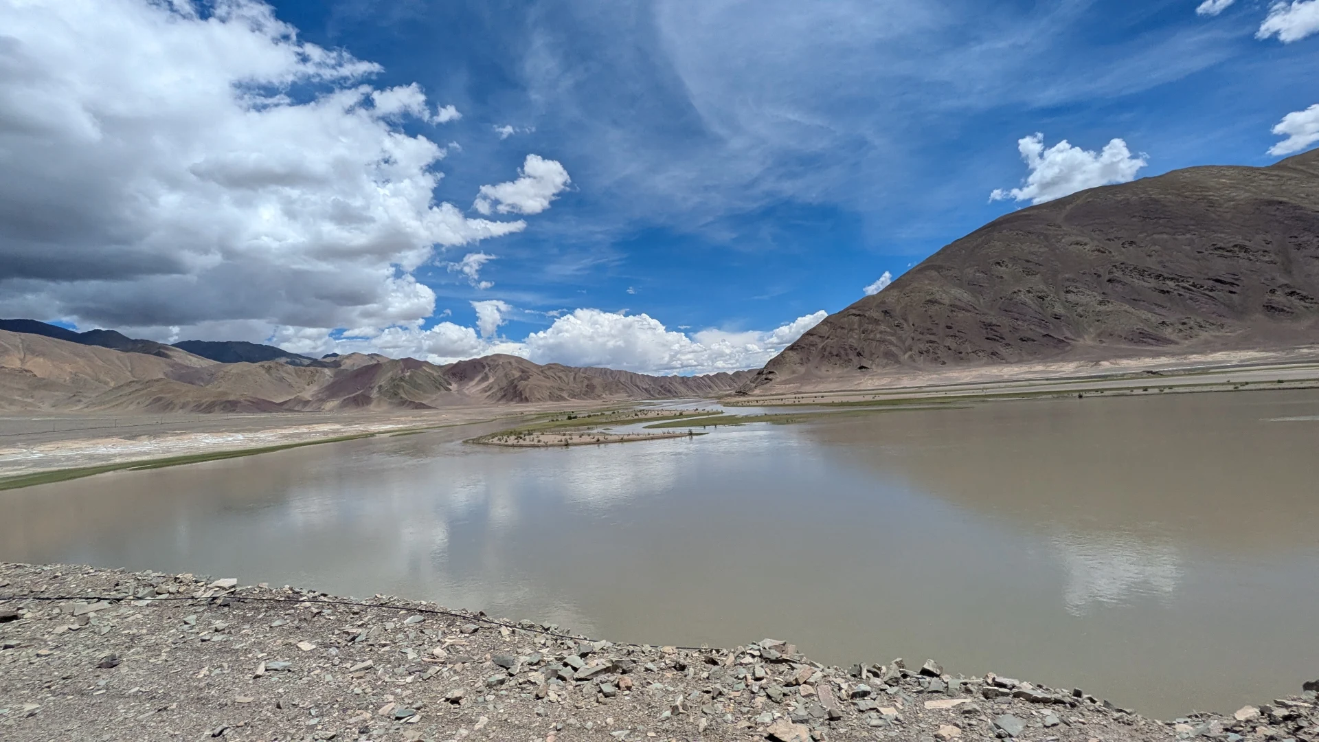 1525.26.08.10.Mahe area - Indus river