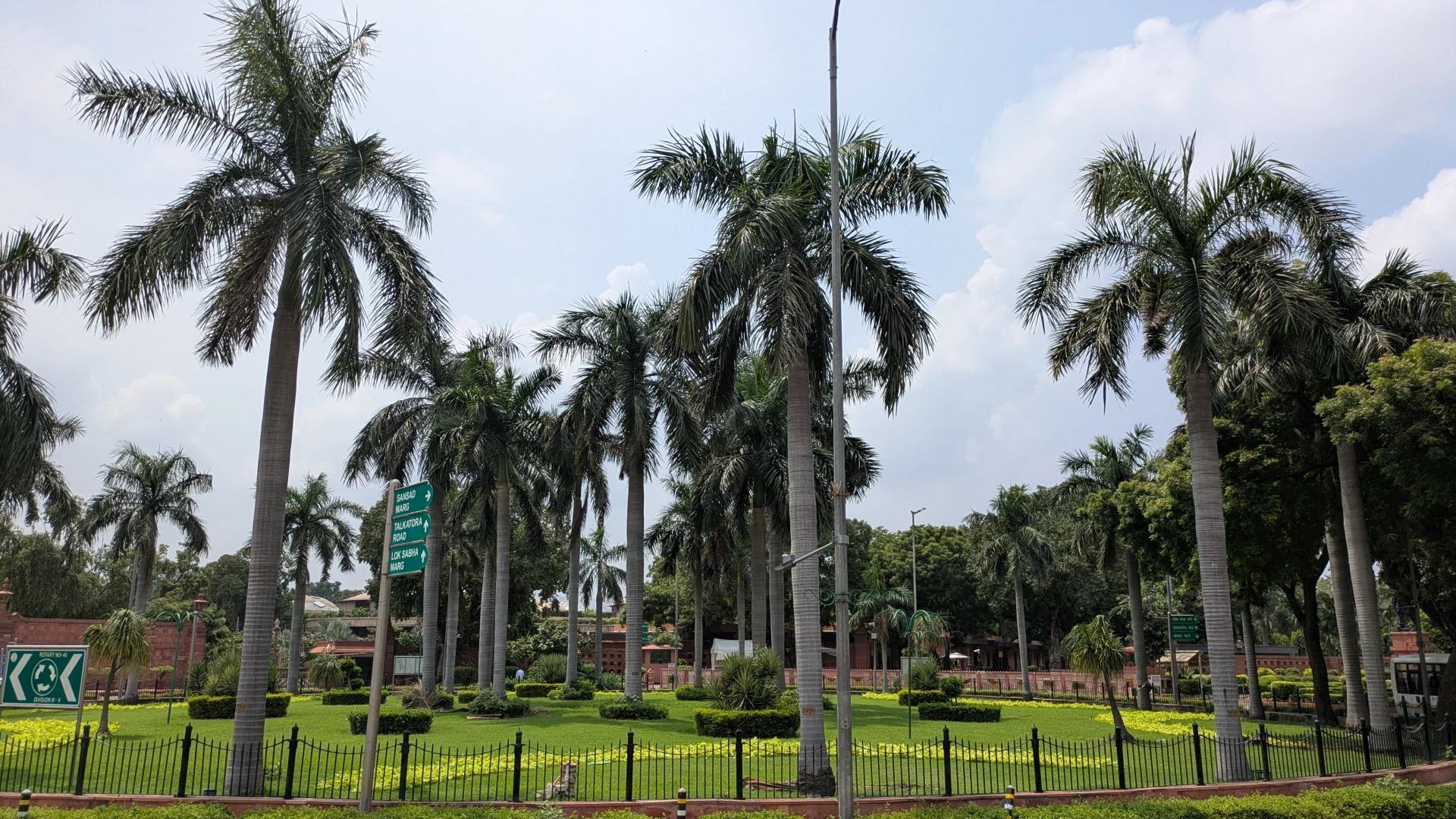 1990.26.08.15.Delhi - parliament