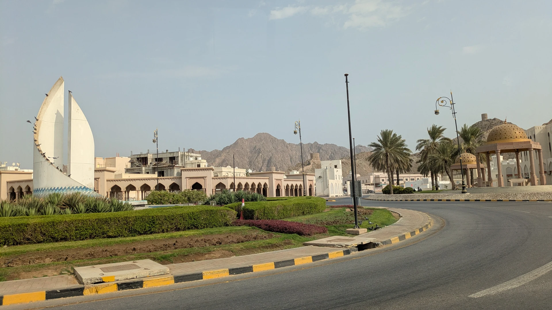 2057.26.08.16.Muscat - Al Mina Roundabout