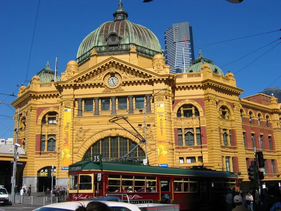 Una vista della stazione di Flinders Street a Melbourne, Australia.