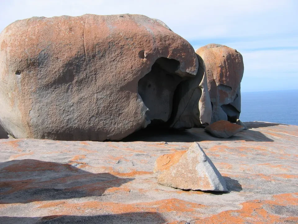Rocce imponenti costiere in Australia con formazioni rocciose naturali.