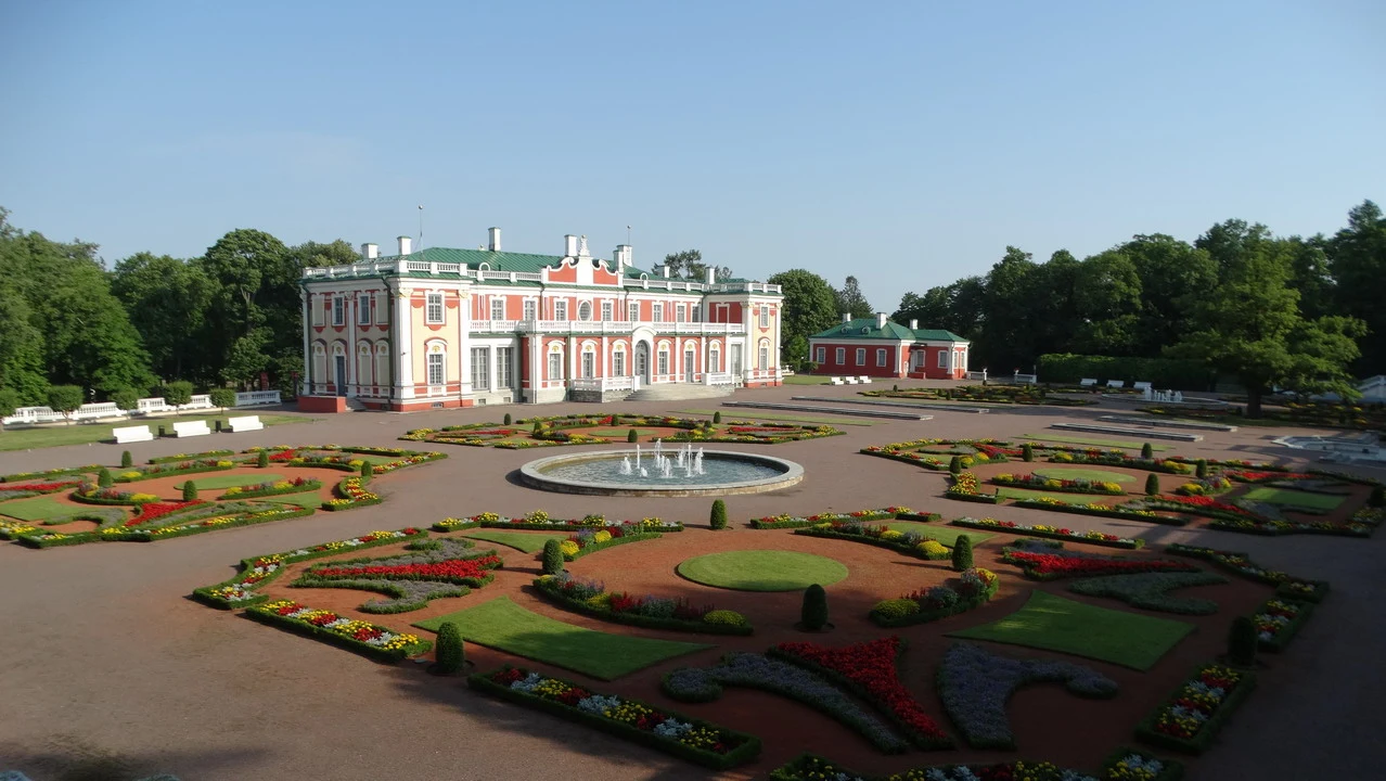 Vista esterna del museo d'arte di Kadriorg a Tallinn.